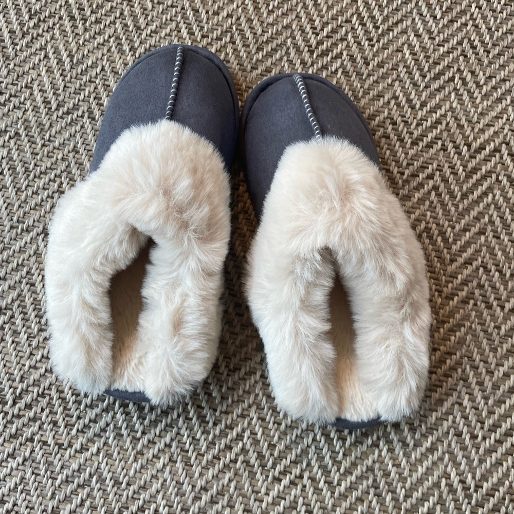NWOT men’s slippers EU size 42-43